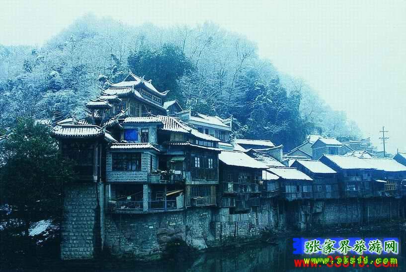 長(zhǎng)沙往返A(chǔ)8線：鳳凰古城、梵凈山、德夯苗寨汽車三日游